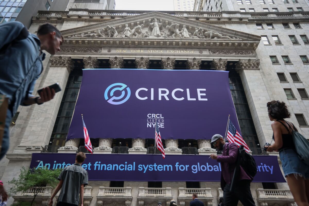 Illustrative photo for: USDC regulatory impact drop: Circle plunges on fears over