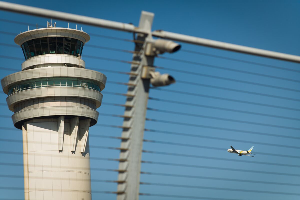 Illustrative photo for: Air Canada Express Crash at LaGuardia Highlights air