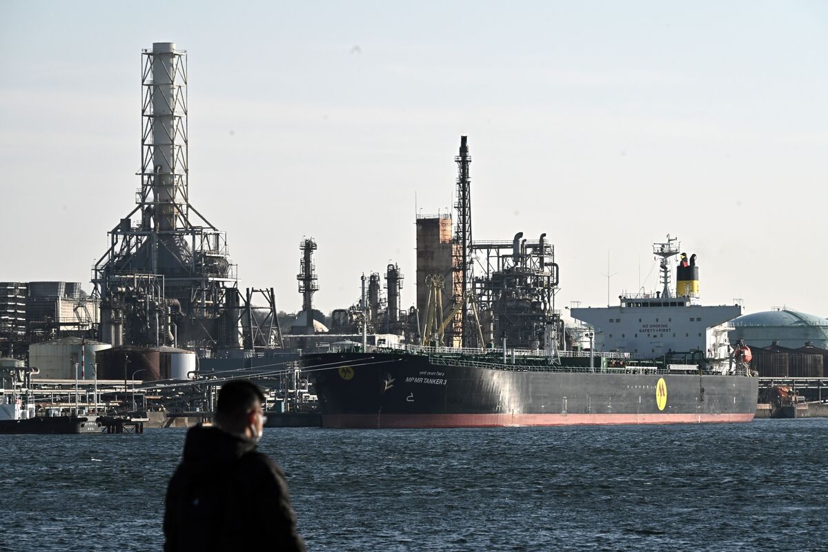 Illustrative photo for: Stagflation Japan Oil Prices Shake Investor Bets