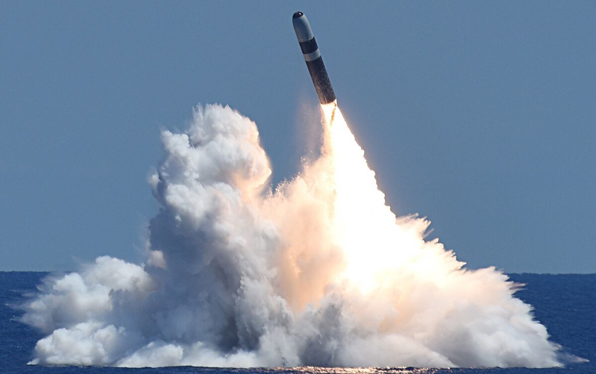 Illustrative photo for: Trump’s 2024 Promise to Avert WWIII vs Trump nuclear