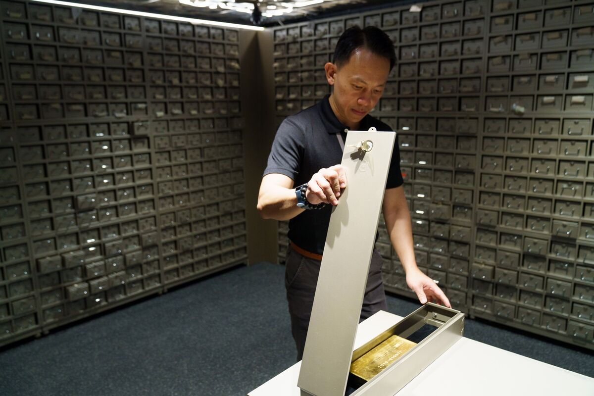 Illustrative photo for: Singapore set on becoming a gold trading hub potential but