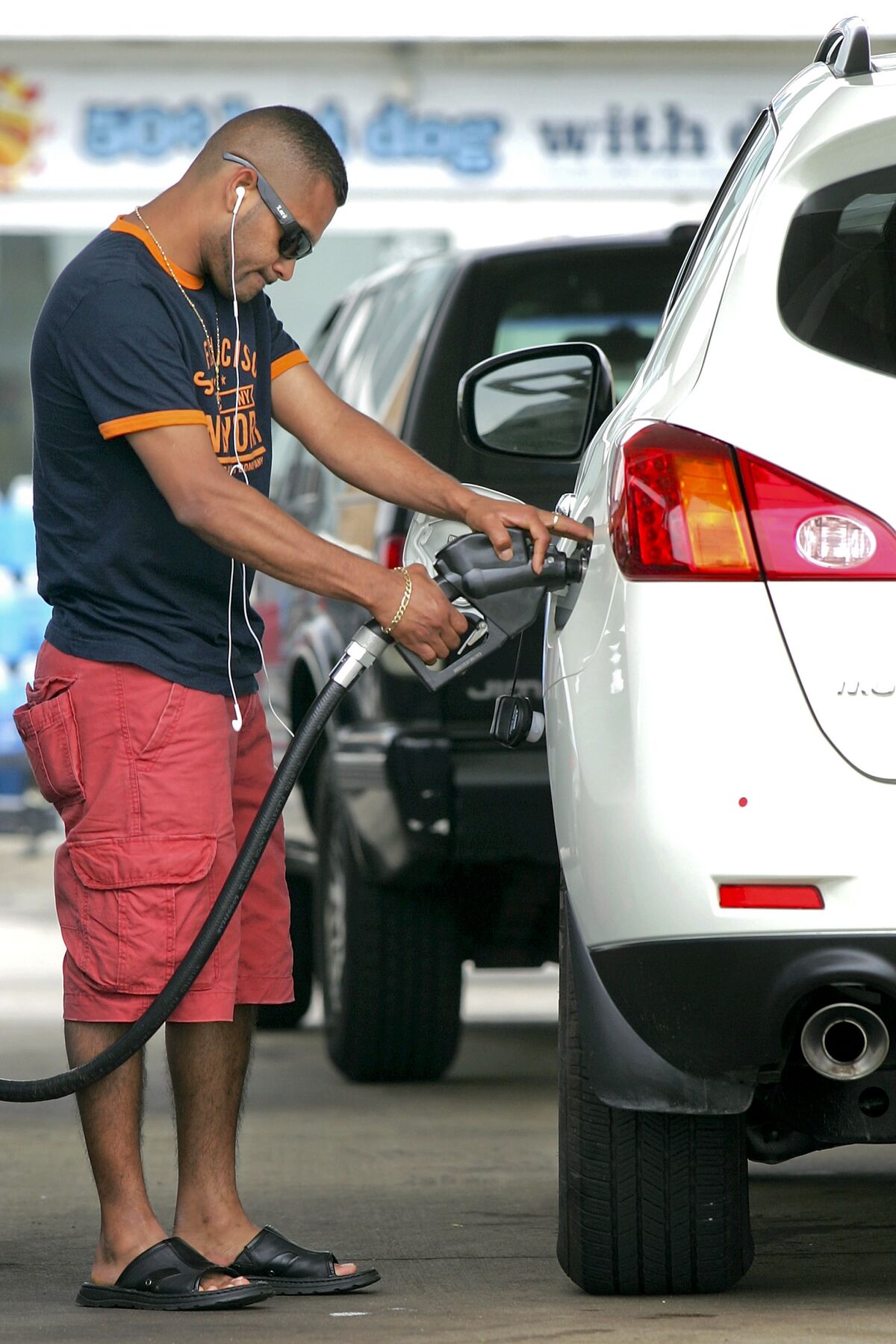 Illustrative photo for: Gasoline prices inflation data to shape next week’s
