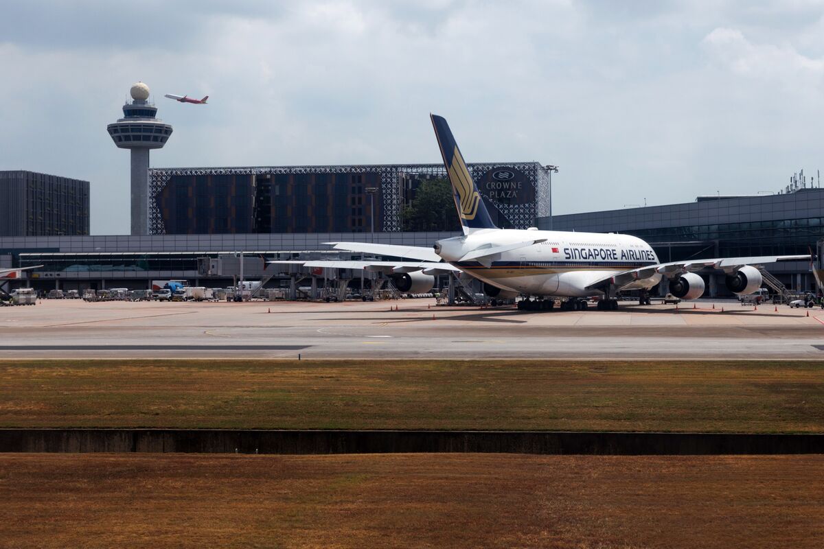 Illustrative photo for: Singapore imposes cap of two power banks per traveler to