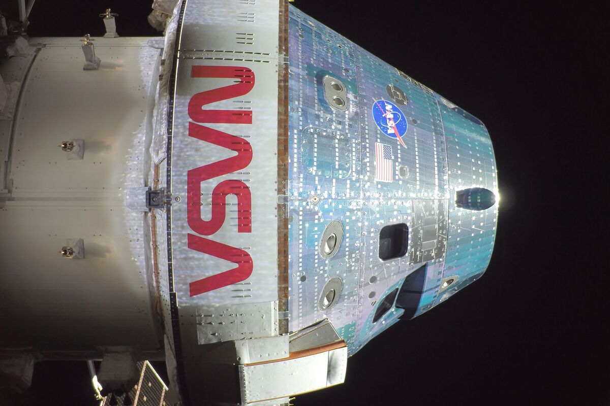 Illustrative photo for: Astronauts Reach Farther Into Space Toward a Historic lunar