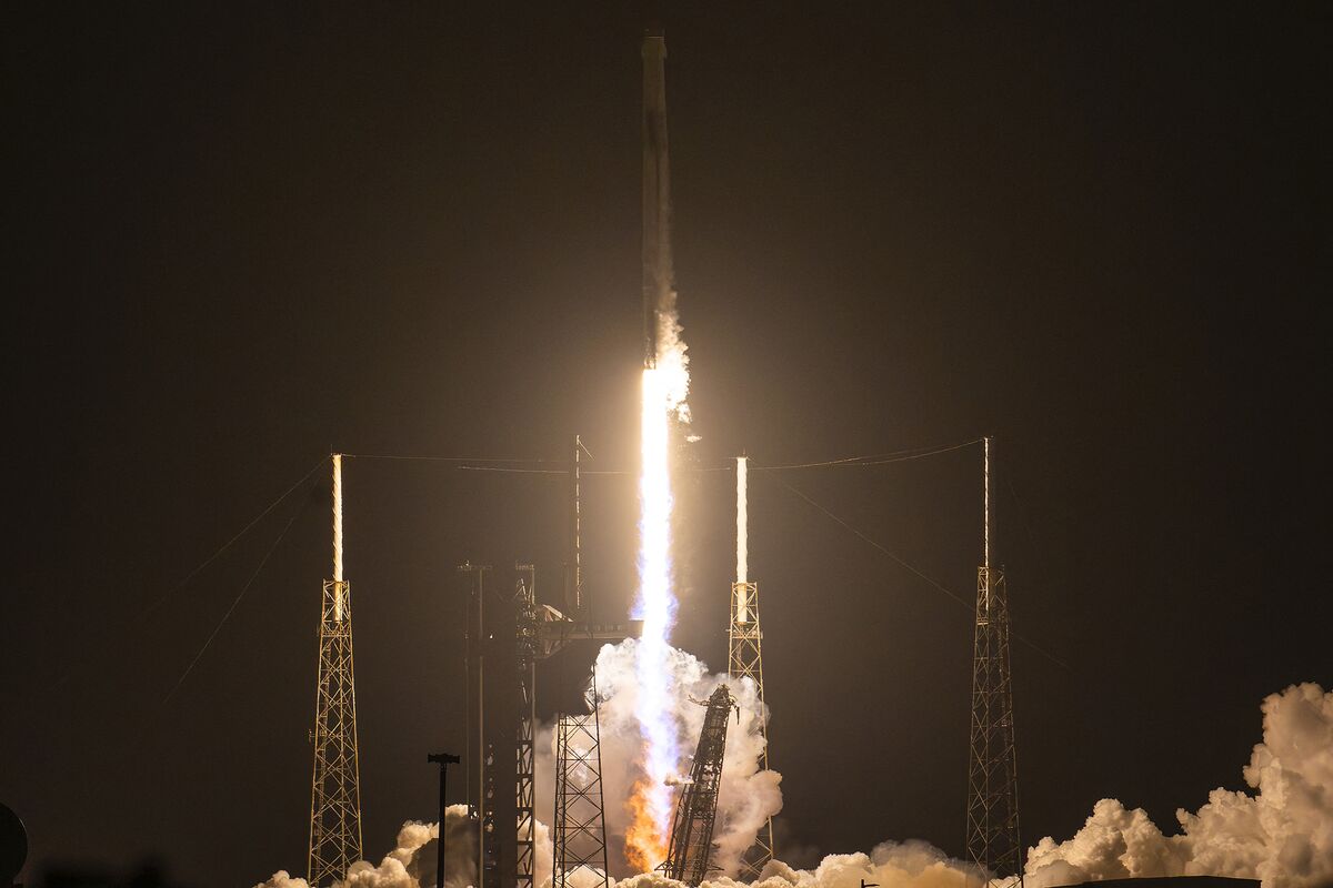 Illustrative photo for: SpaceX IPO valuation debate: Will investors back bold $2T