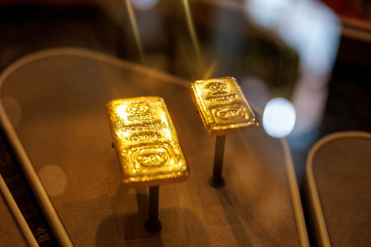 Illustrative photo for: Gold price steady as traders brace for Iran deal deadline