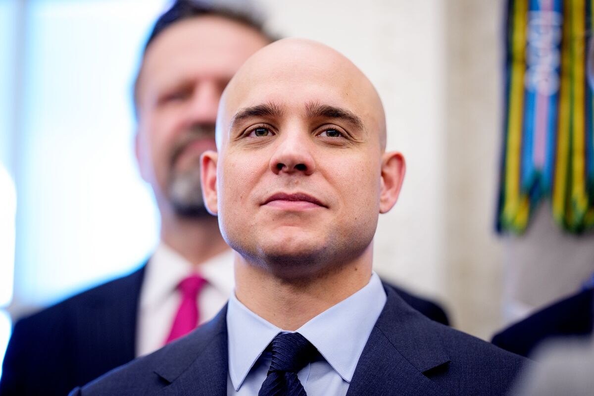 Illustrative photo for: White House aide weighs temporary leave to lead Trump’s