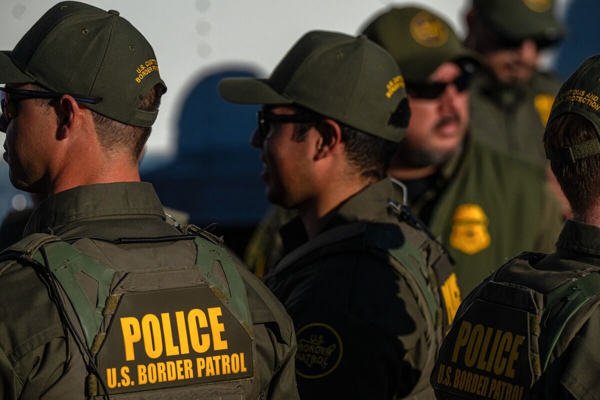 Illustrative photo for: Trump GOP Leaders Fast-Track Immigration Funding Agreement