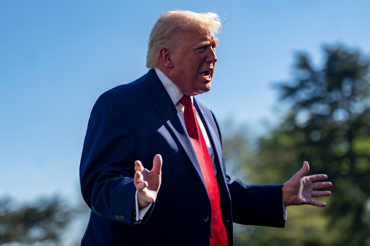 Illustrative photo for: Trump Says US Navy Will Soon Blockade Ships Entering or