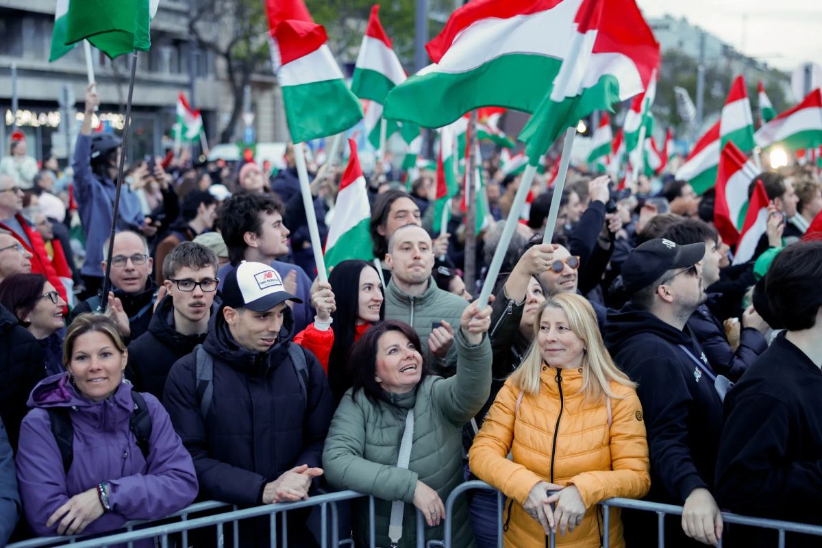 Illustrative photo for: Opposition lead early votes as partial tally shows Tisza