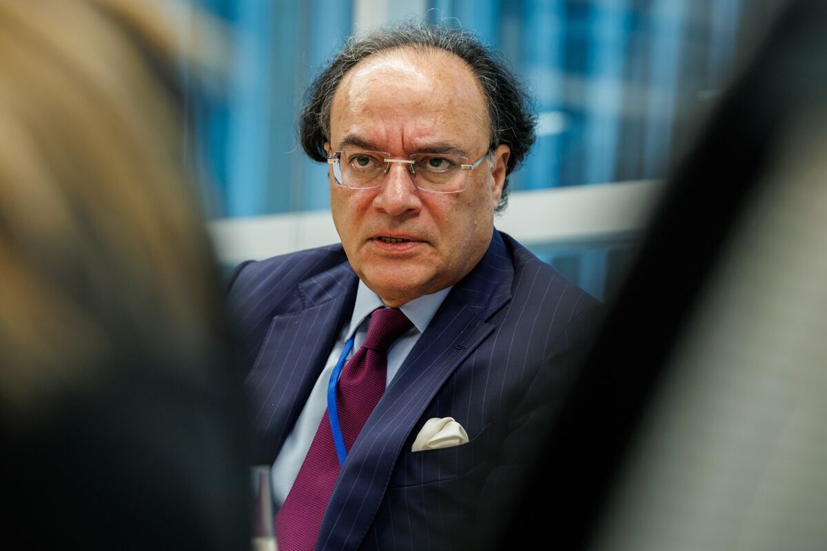 Illustrative photo for: Pakistan loan repayment options UAE oil prices