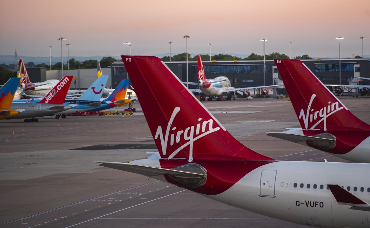 Illustrative photo for: Virgin Atlantic CEO warns of only six weeks of secure jet