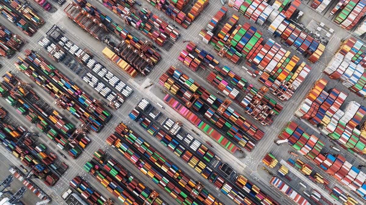 Illustrative photo for: China export growth slows: March data show sharp slowdown