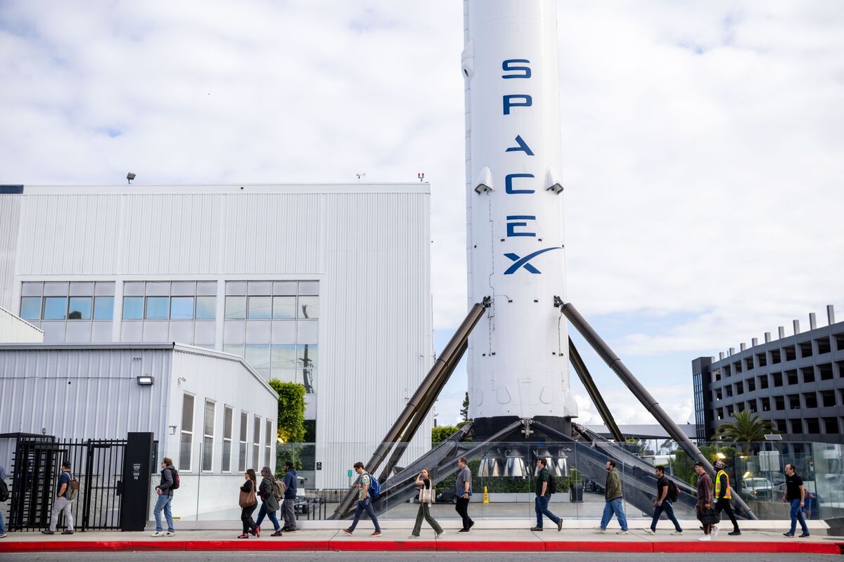 Illustrative photo for: SpaceX vesting date move boosts IPO-readiness