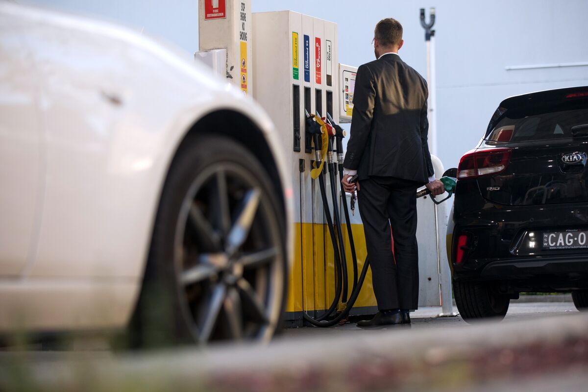Illustrative photo for: Australia fuel reserves rise: Bowen signals easing shortage