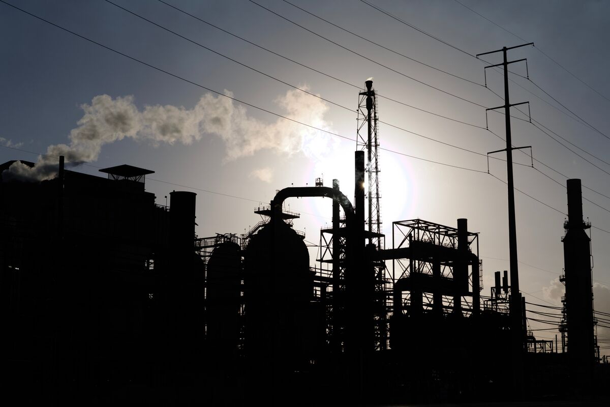 Illustrative photo for: US oil price management policy: White House approves more