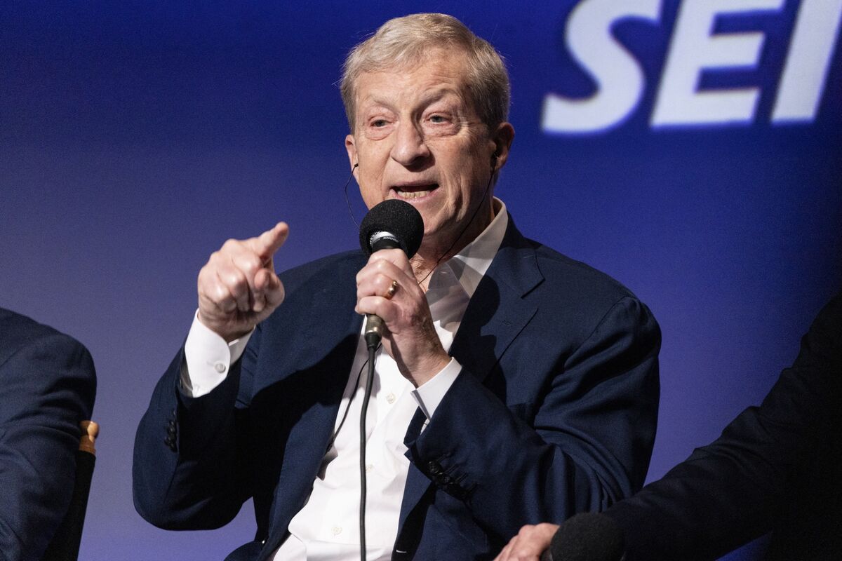Illustrative photo for: Billionaire fighting for workers: Steyer’s California