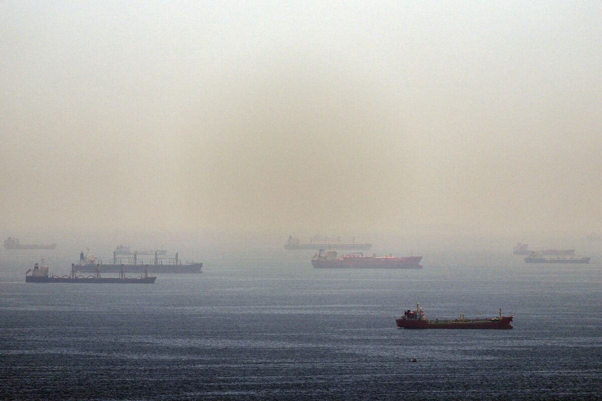 Illustrative photo for: Iran shuts Strait of Hormuz to shipping, disrupting traffic
