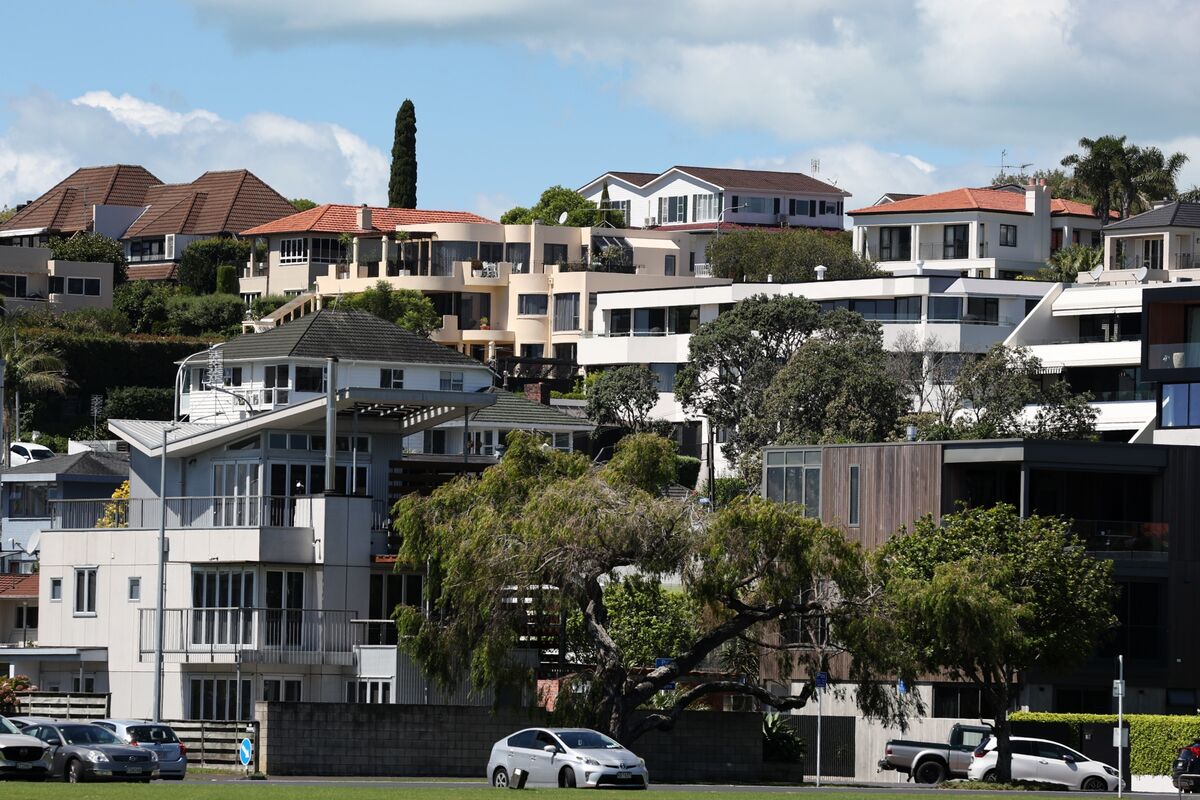 Illustrative photo for: NZ house sales slowdown Q1 as rates bite, buyers pause