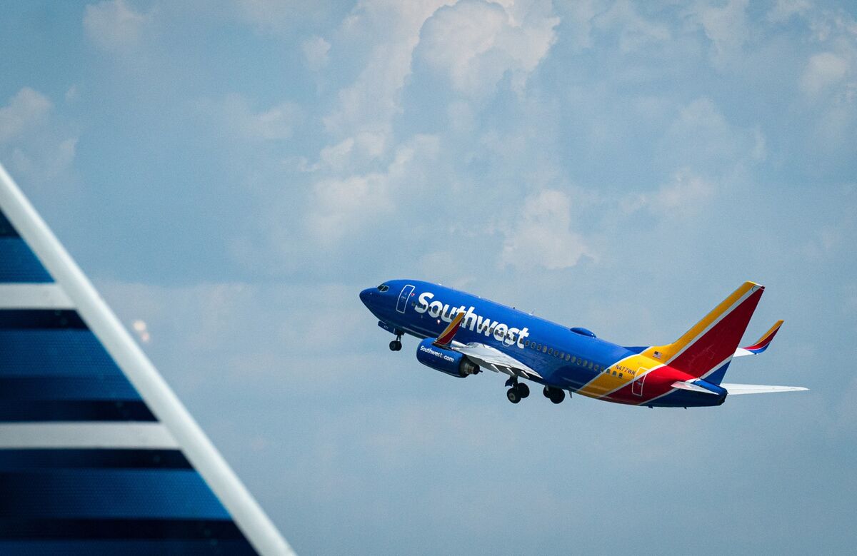 Illustrative photo for: Airline earnings miss fuel costs hit Southwest’s profits