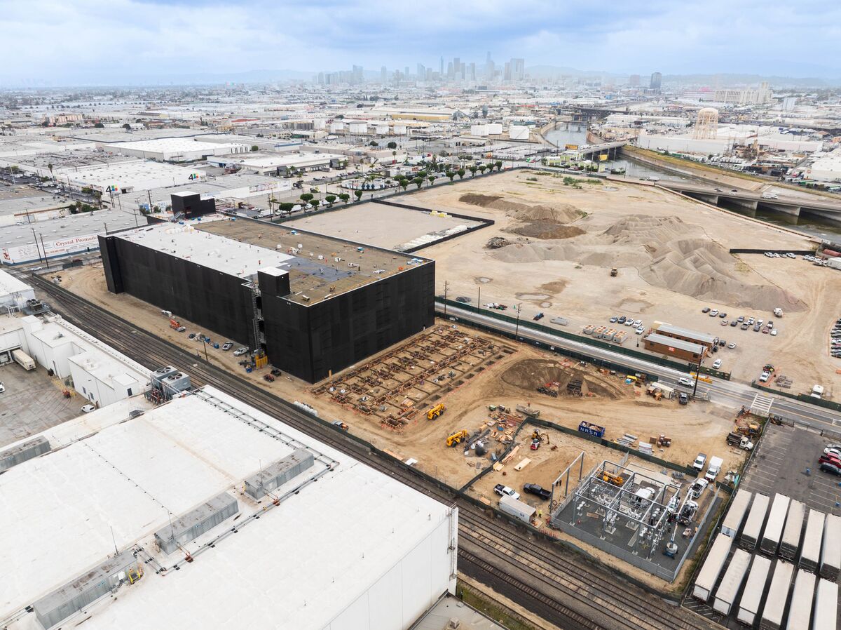 Illustrative photo for: Private equity backed data centers mergers signal