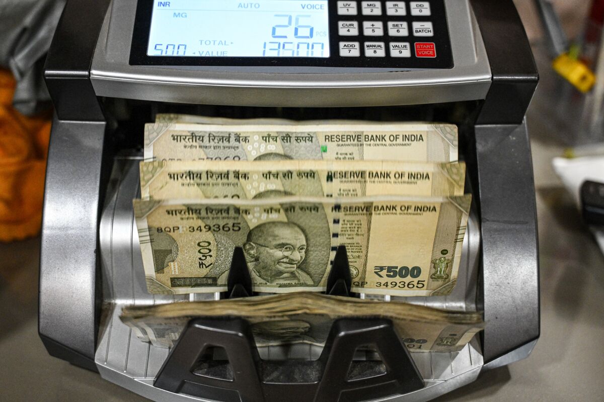 Illustrative photo for: Rupee pressure on IT sector mood; mid/small-cap