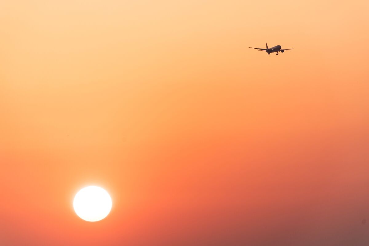 Illustrative photo for: Airfare Savings Tips: Navigate a Tough Summer Market