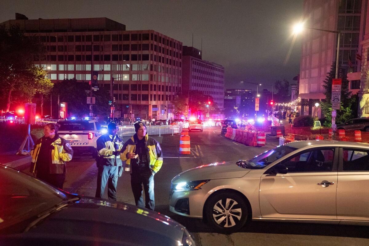 Illustrative photo for: Crowd disruption weapon custody: WHCD disruptor taken into