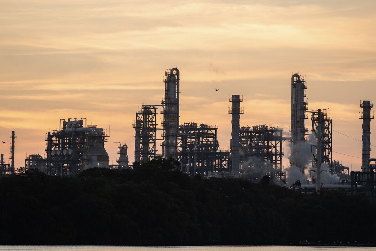 Illustrative photo for: Carbon costs risk big emitters across utilities, airlines,