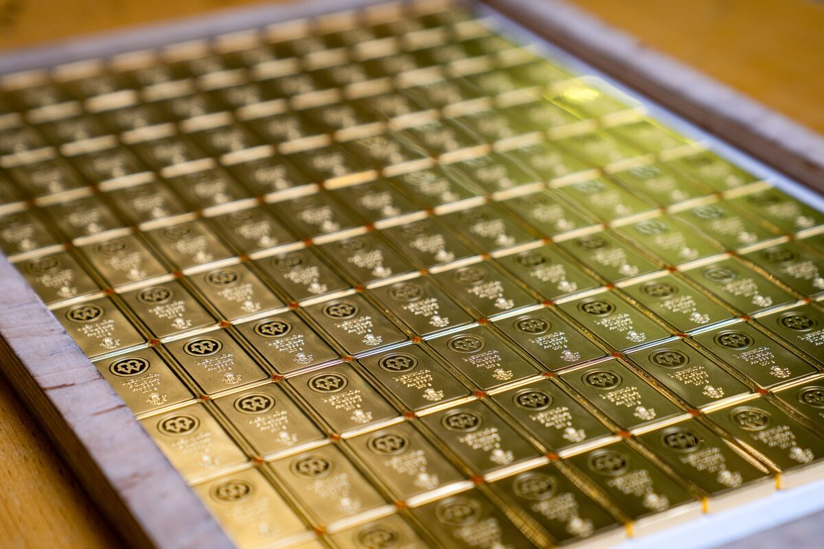 Illustrative photo for: Gold prices slip peace talks stalled