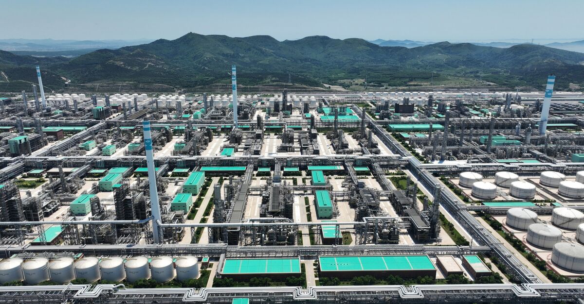 Illustrative photo for: Hengli Singapore ownership change: Group reconfigures