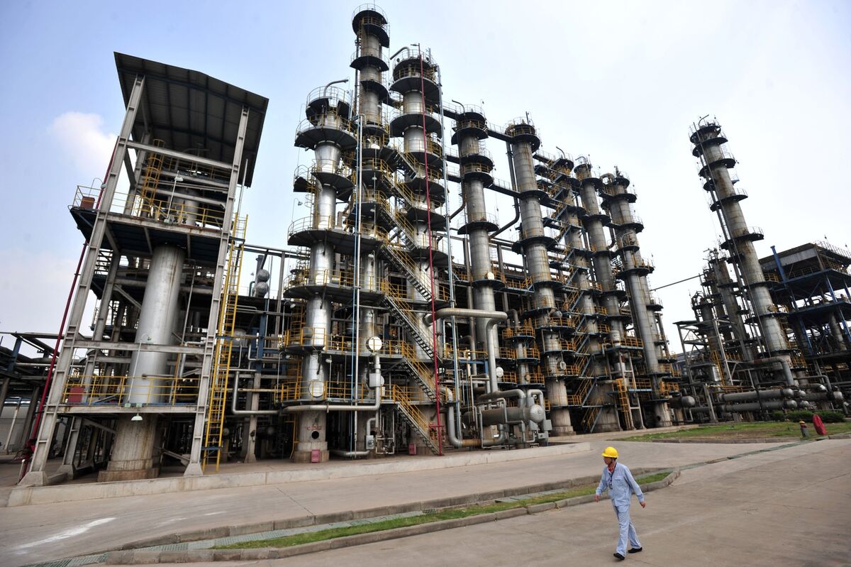 Illustrative photo for: Sanctions risks tied to Chinese refineries: US warns banks