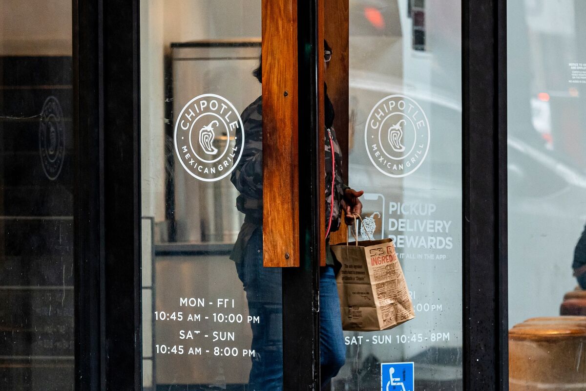 Illustrative photo for: Chipotle Store Unionization Bid in Michigan Ends Without