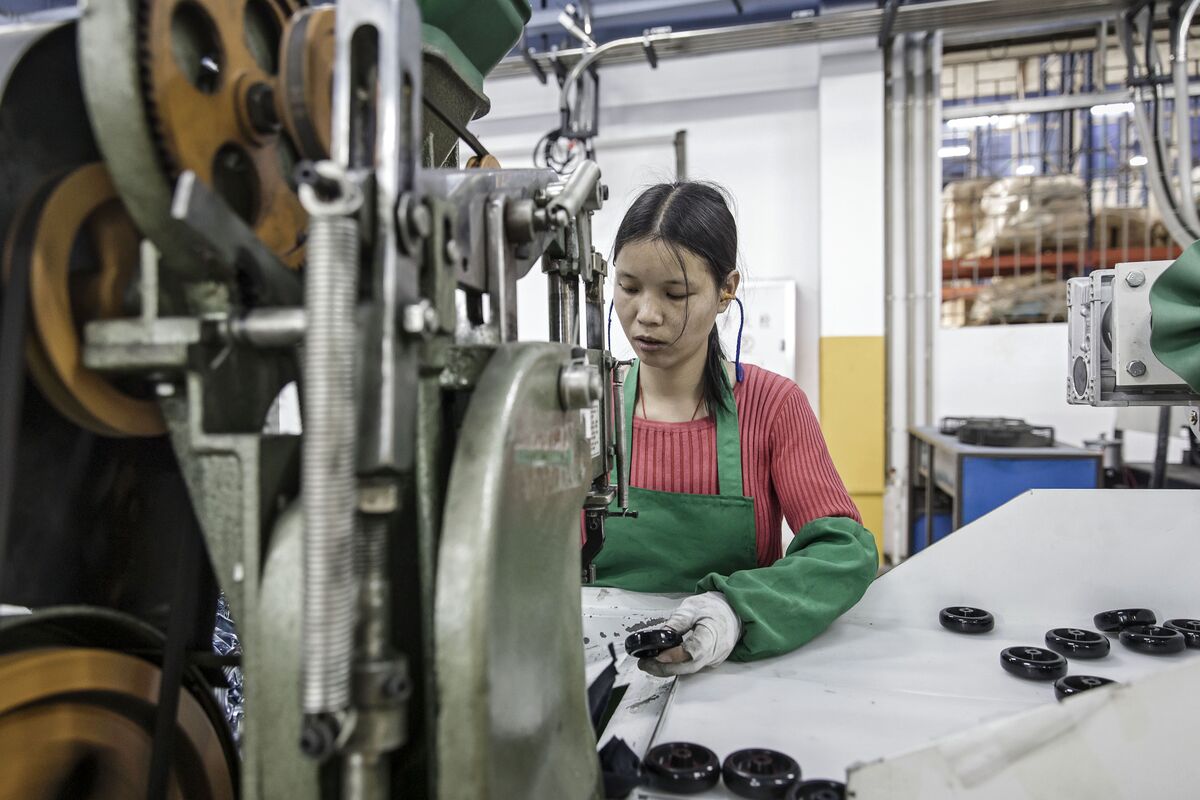 Illustrative photo for: China factory activity expansion persists despite