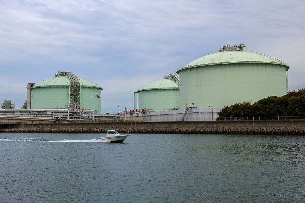 Illustrative photo for: Japanese power firms withhold full-year guidance on LNG