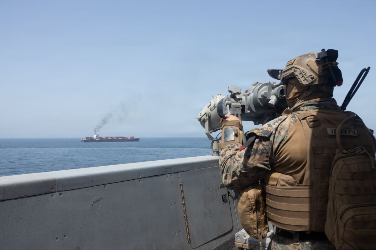 Illustrative photo for: Sanctions risk toll payments to Iran amid Hormuz passage