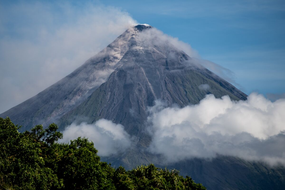 Illustrative photo for: Thousands Evacuations near Mayon Volcano: Authorities Warn
