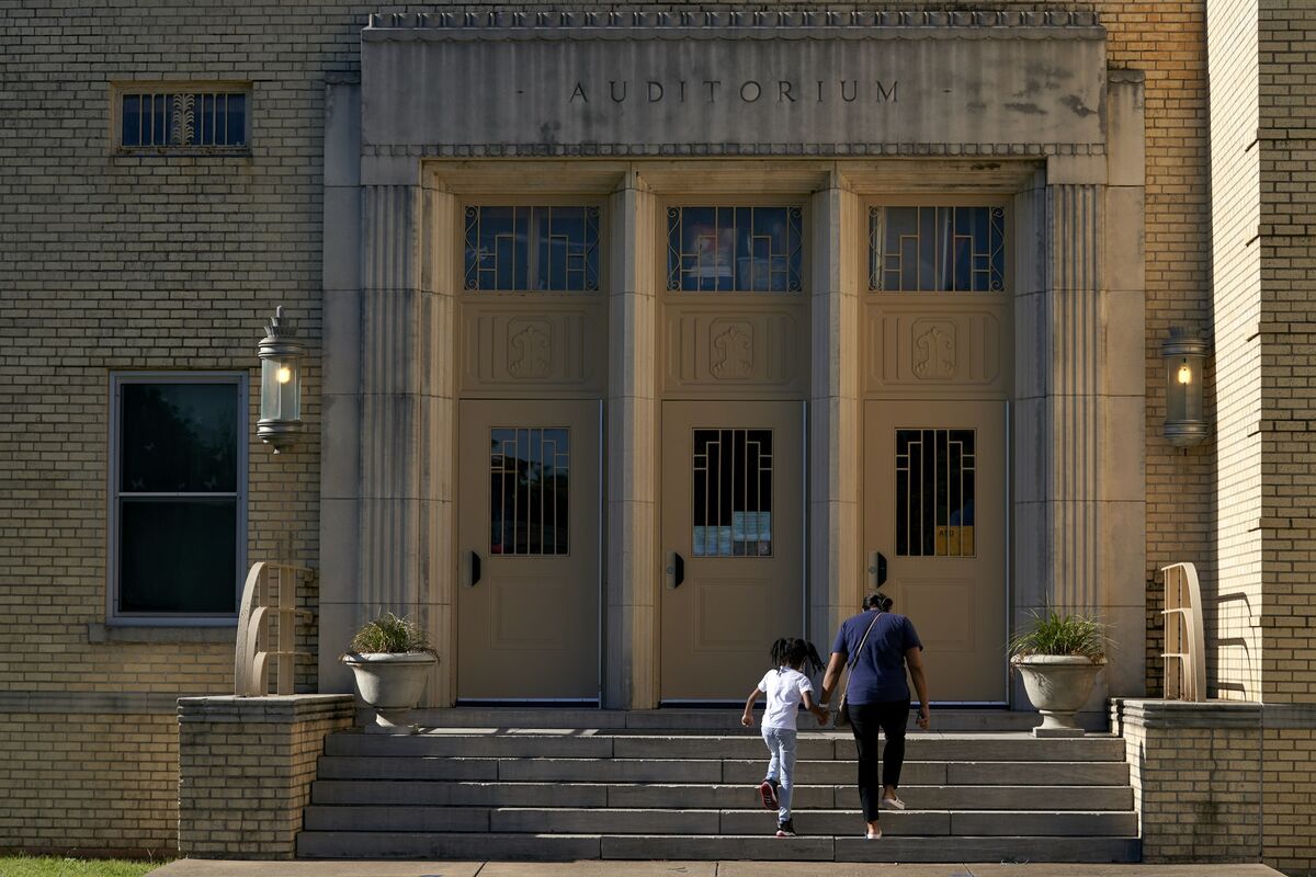 Illustrative photo for: Dallas school bond approval facilities modernization: