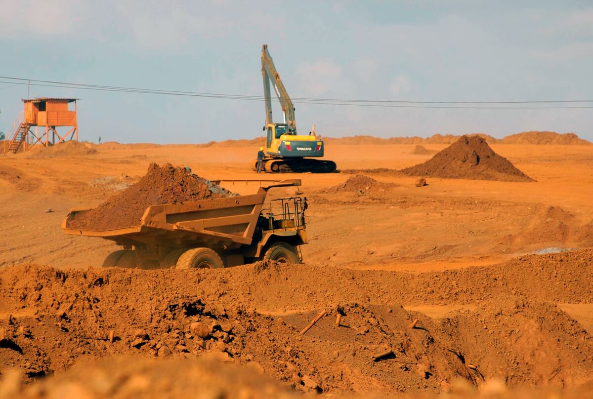 Illustrative photo for: Canadian Cuba sanctions investors focus: Miner revises plan