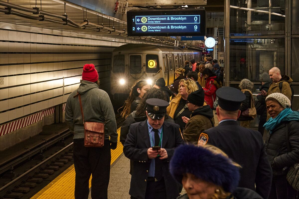 Illustrative photo for: City Should Expand Affordable Transit Eligibility, Watchdog