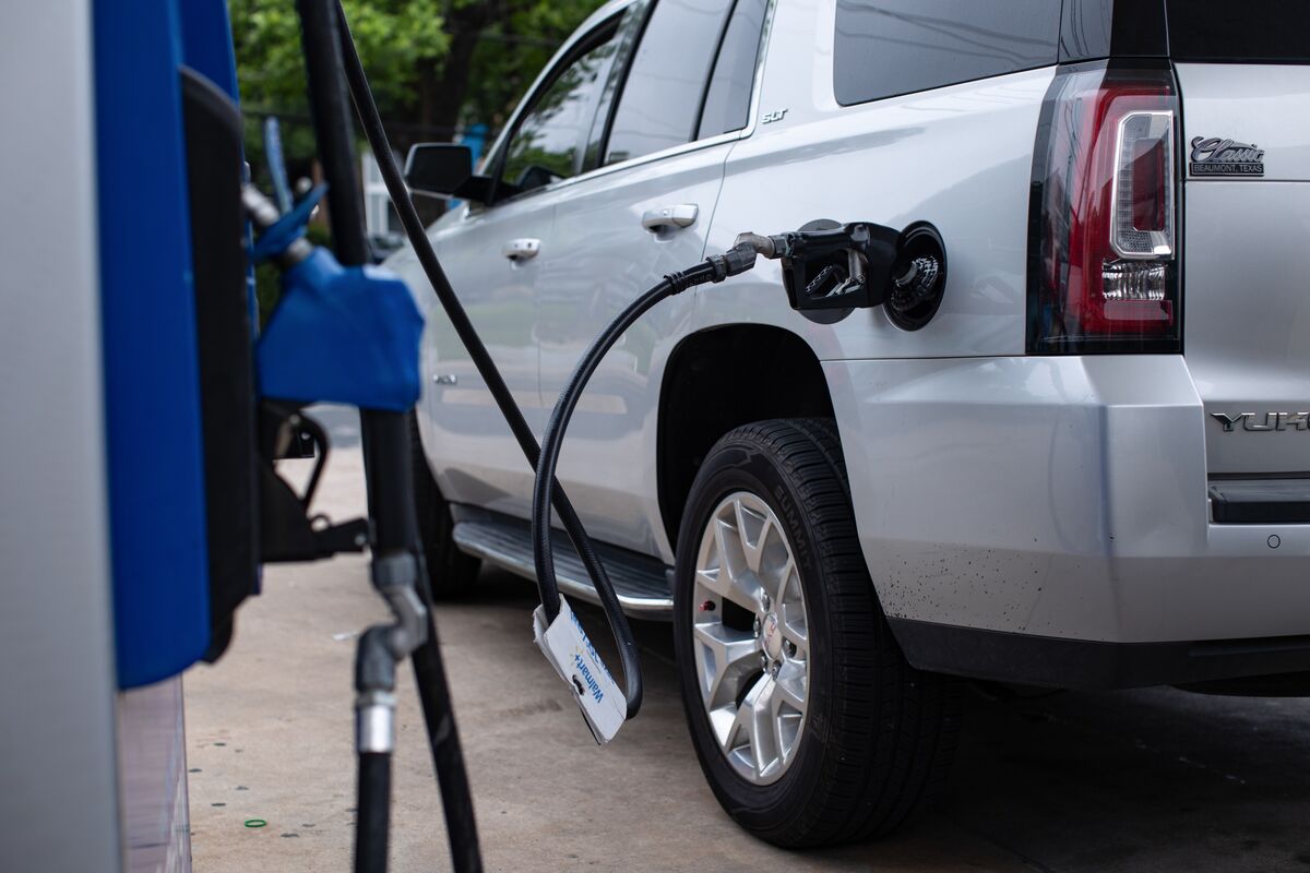 Illustrative photo for: Gasoline price milestone: Prices hit $4.50/gal first time