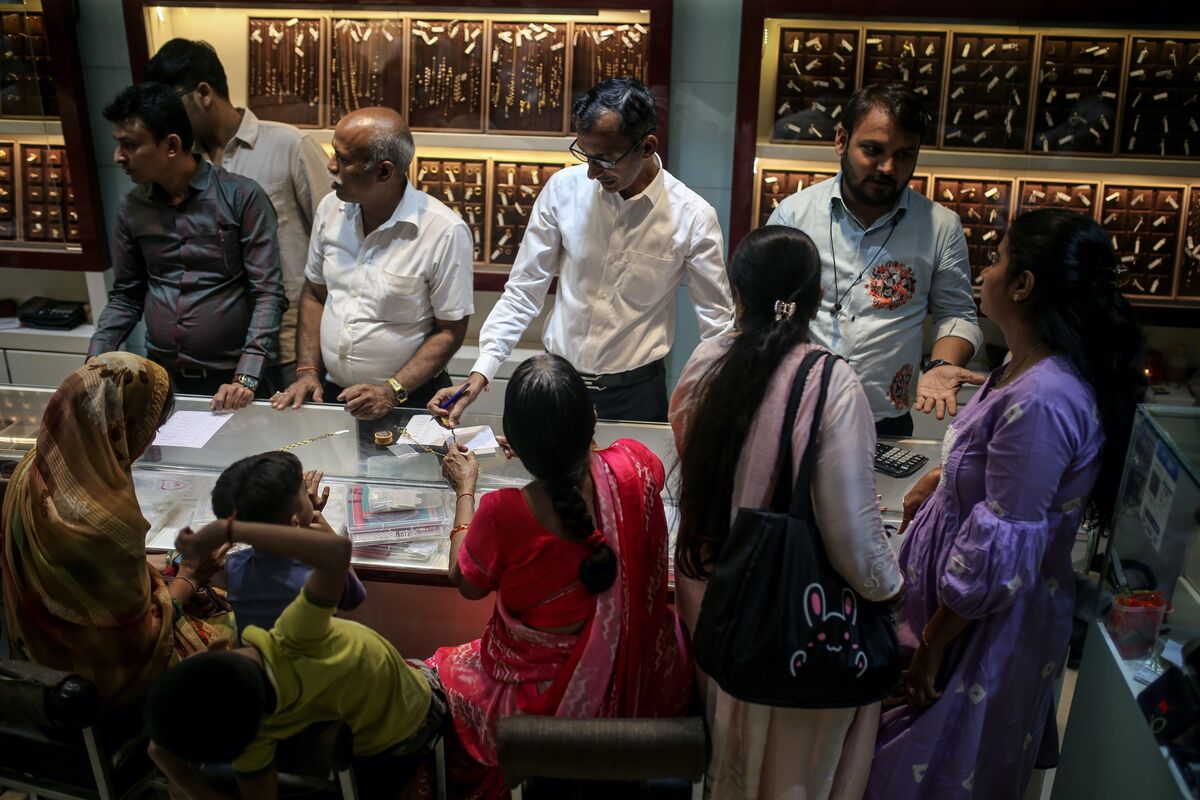 Illustrative photo for: India’s gold and silver import halt India