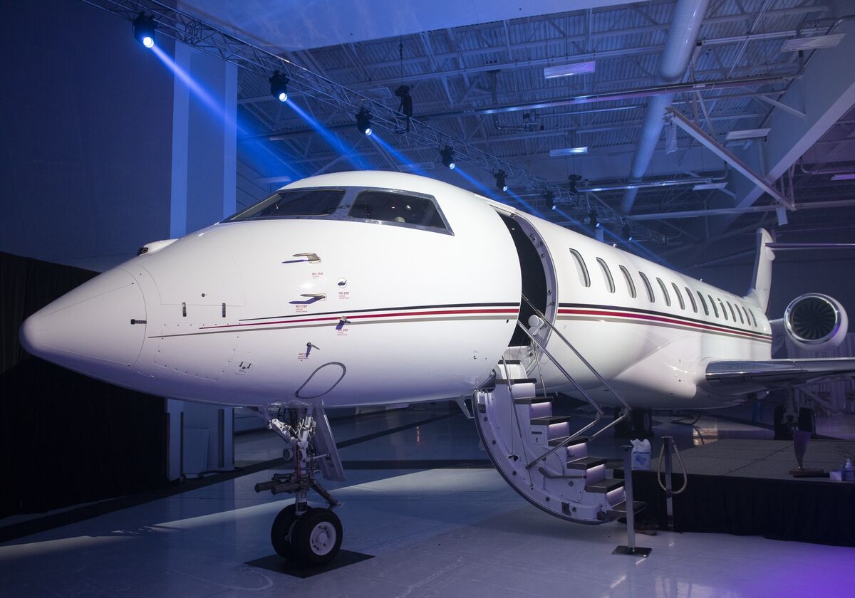 Illustrative photo for: Berkshire CFO’s Retirement Perk: Free Flights on Company