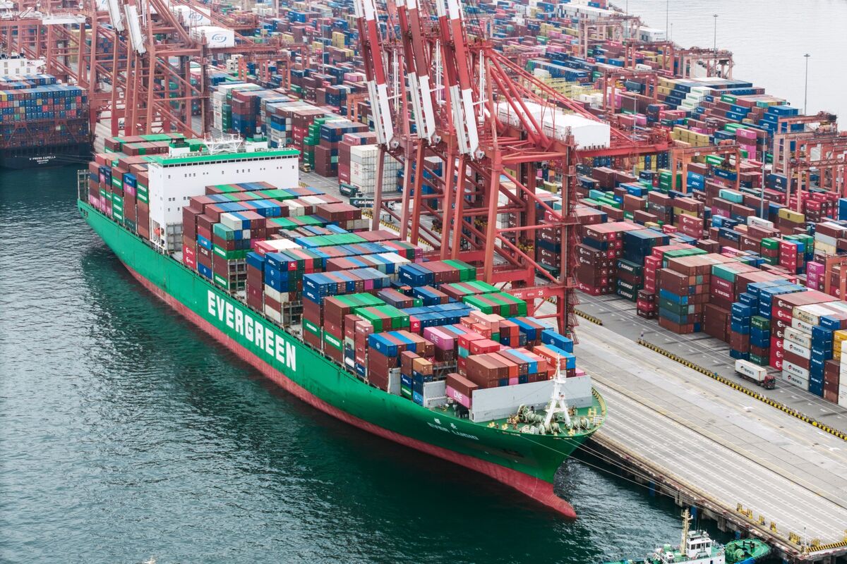 Illustrative photo for: China’s Export Growth Rebound Amid AI Investment Boom
