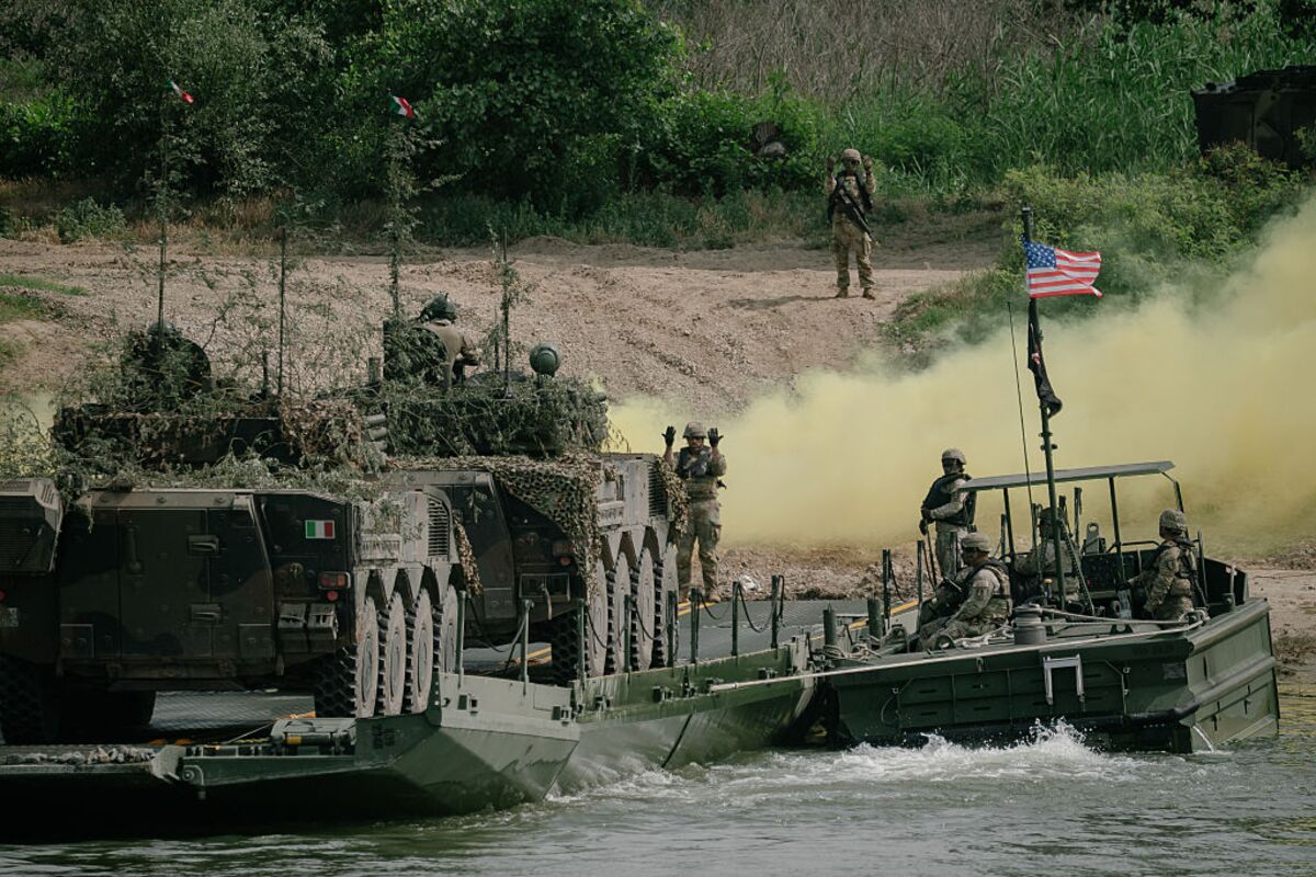 Illustrative photo for: Trump force withdrawal anticipated in Europe, officials say