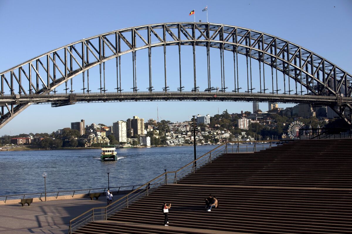 Illustrative photo for: Australia bond issuance outlook shift narrows yield spread
