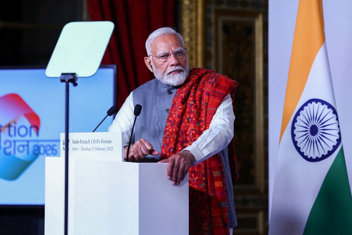 Illustrative photo for: Commodity price shocks India financial crisis strains Modi