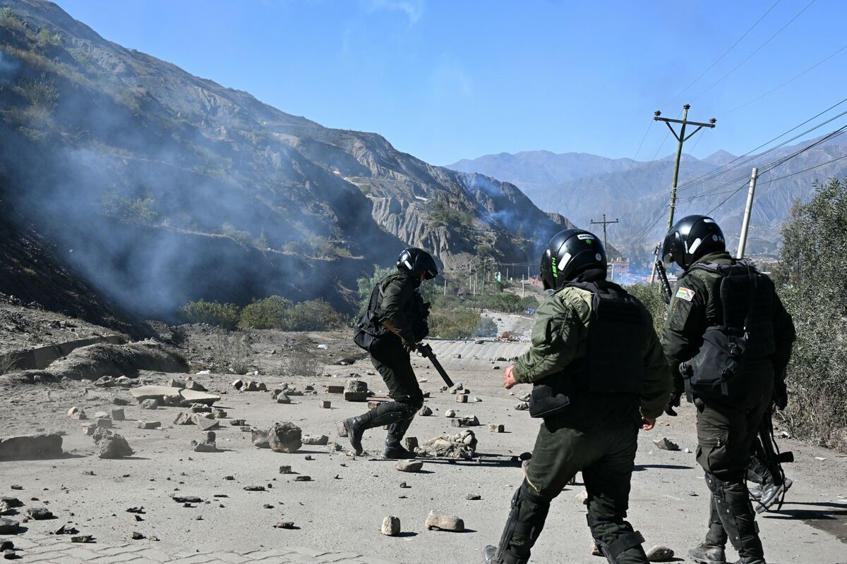 Illustrative photo for: Bolivia Shortages Unrest Concern: Pressure on President as
