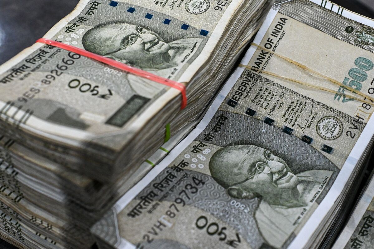 Illustrative photo for: Bolster reserves rupee Citi says: India Likely to Use
