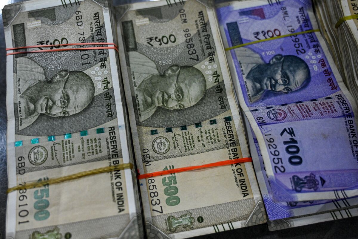 Illustrative photo for: Rupee Debate Renewed Flows Margins